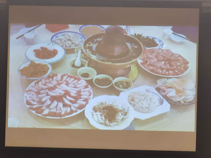 綿陽(yáng)中旅行假日旅行社舉行胡楊林、南疆專列推薦會(huì)